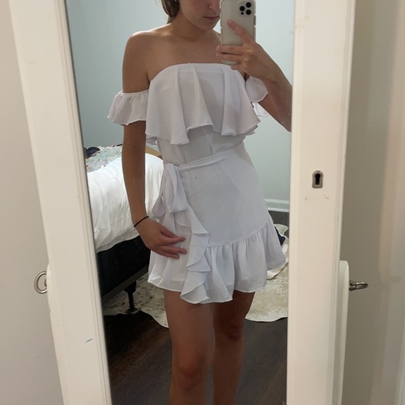 New with tags superdown white dress - Picture 3 of 4